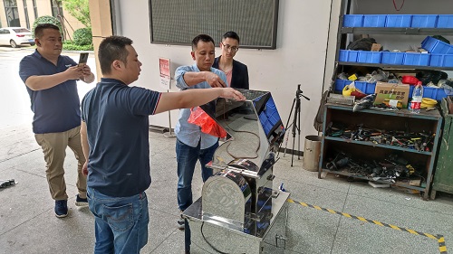中南藥機：物料試機，認真服務(wù)每一位客戶